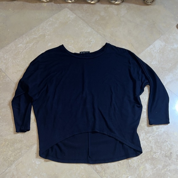 💕Cute top💕 - Picture 2 of 4